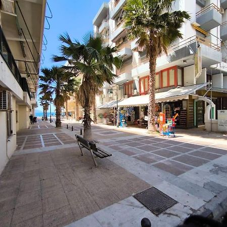 Apartment 50 Meters From The Beach Loutráki Esterno foto