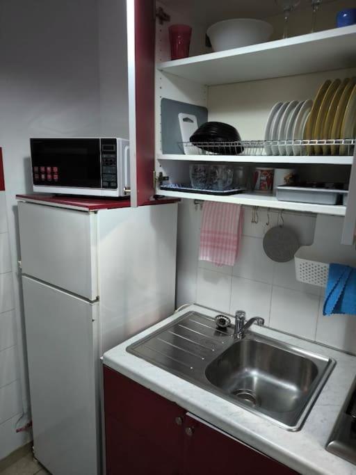 Apartment 50 Meters From The Beach Loutráki Esterno foto