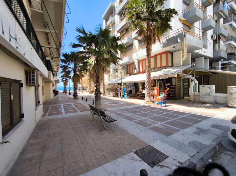 Apartment 50 Meters From The Beach Loutráki Esterno foto